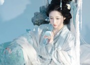 Winter Princess:The Enchanting Tale of a Girls Hanfu Dress and Princess Skirt in Autumn and Winter