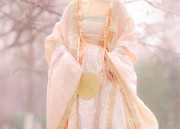 The Evolution of Qipao:A Modern Riff on Traditional Chinese Fashion