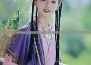 Embracing Modernity in XS-Size Qipao:The Evolution of Traditional Chinese Fashion