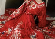 Elegance in Summer:The Allure of Yi Hongyans Cheongsam Qipao