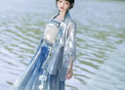 Spring Sakura Hanfu:The Charm of a Girl in Traditional Chinese Attire