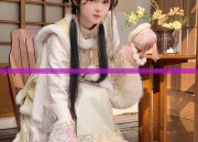 Winter Chinese New Year Girls Traditional Dress:A Closer Look at the Hanfu拜年服