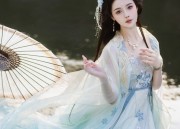 Elevating the Classic Cheongsam:A Tale of Comfort and Style for the Petite Figure