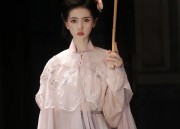 Low-heeled Shoes in Modern Chinese Cheongsam Style:A Fashion Evolution