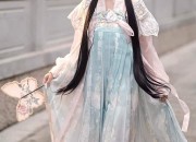 Han Style and Tang Charm:The Original Hanfu Fashion in Modern Context