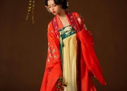 The Splendor of Purple Cheongsam:Embracing the Traditional Chinese Style