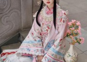 Reinventing Traditional Tangzhuang:Modernizing Classic Chinese Fashion