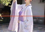 Reimagining the Red Cheongsam for Modern Daily Wear:Fashion Innovations and Comfort Enhancements