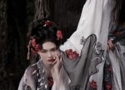The Enchantment of High-heeled Shoes with Thick Soles and Cheongsam:A Cultural Fusion
