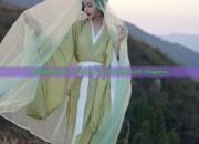 A枣红色旗袍上衣，A Blend of Tradition and Elegance