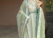 Reinventing the Cheongsam:The Modern Version of a Traditional Beauty for Modern Girls