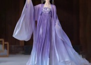 Short-sleeved Cheongsam with Ice Silk Fabric:A Blend of Tradition and Modern Comfort