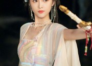 Youthful Cheongsam Style:Teenage Girls Embrace Oversized Qipao Fashion