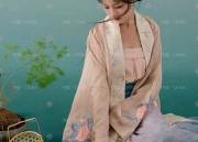 Black Cheongsam and the Bamboo:A Cultural Exploration