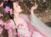 Winter Hanfu:Celebrating the Lunar New Year with a Girls Traditional Red Attire