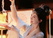 The Evolution of Cheongsam,Hairstyles,and Headwear:A Cultural Journey
