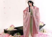 Embracing Elegance:The Newest Mid-Length Cheongsam and Its Enchanting Charm