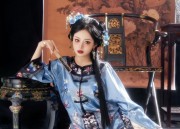 Winter Horseface Skirt Ensemble:A Blend of Fashion and Tradition