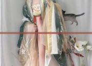 The Blue Harmony of Hanfu:Modern折衷与古典的交融