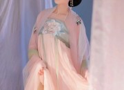 Zhu Xudans Hanfu Fashion:Exploring the Traditional Elegance
