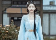 A Performance in a Blooming Pink Hanfu:The Elegance of Traditional Chinese Costume