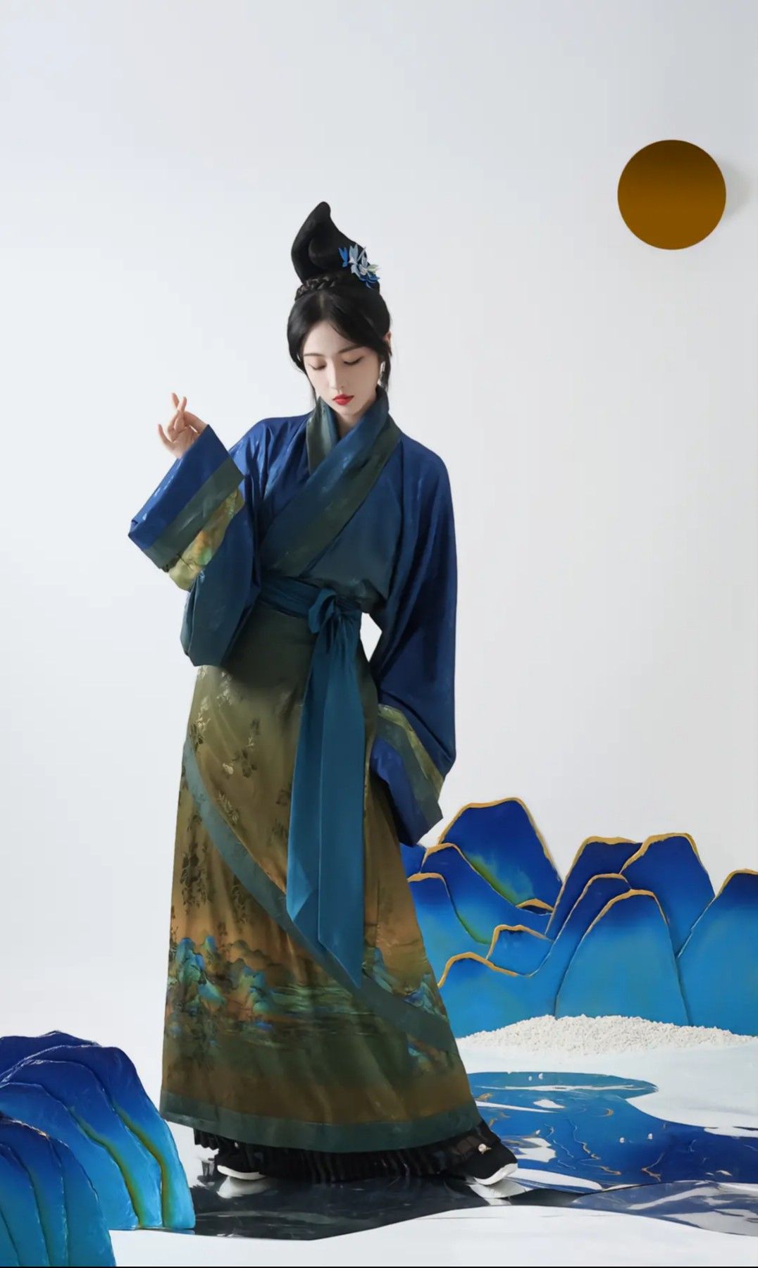 The Splendor of Kimono and Hanfu:Traditional Japanese and Chinese Costumes The Splendor of Kimono and Hanfu:Traditional Japanese and Chinese Costumes