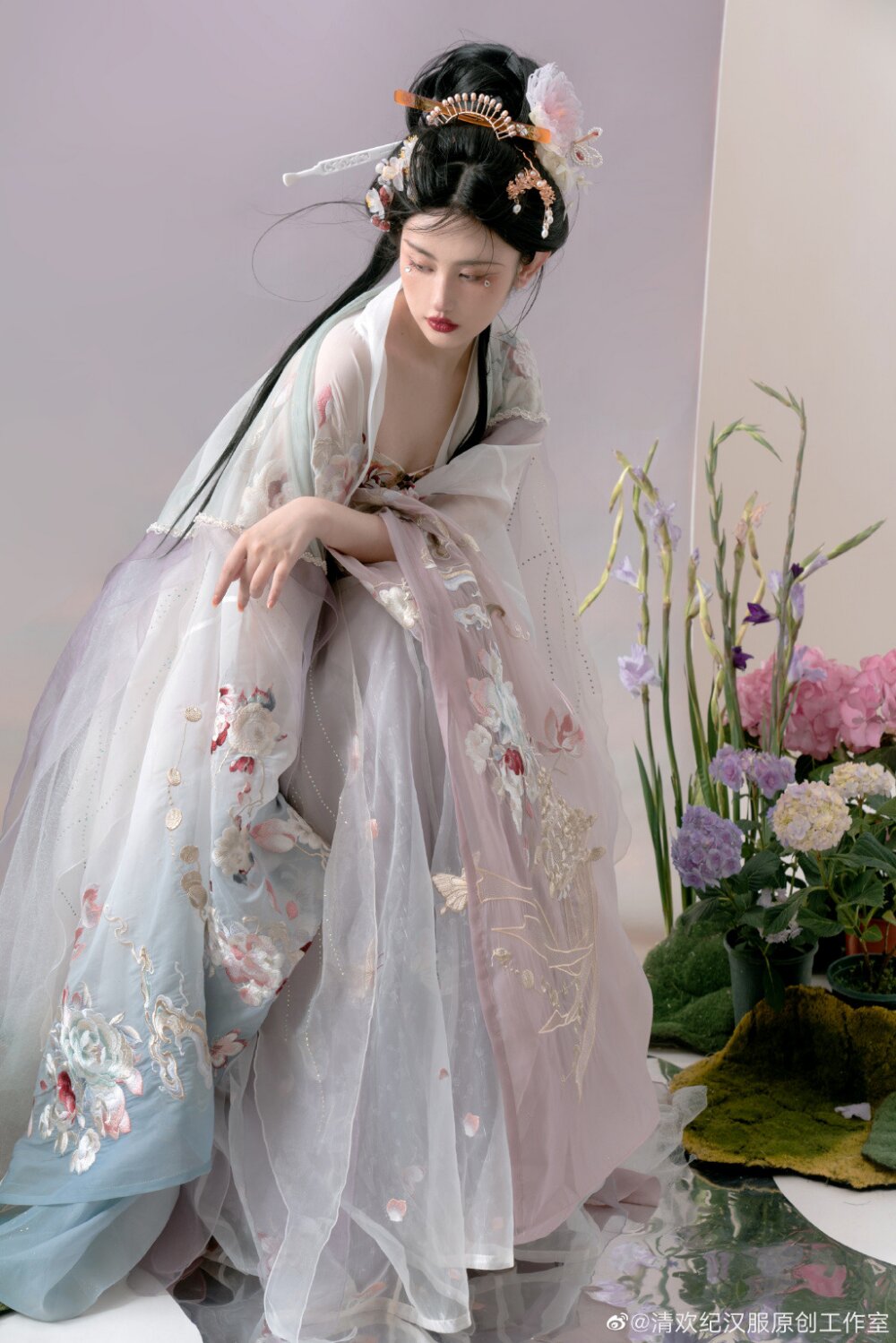 The Rise of Hanfu Fashion:A Closer Look at the Single-Piece Qiyao Skirt The Rise of Hanfu Fashion:A Closer Look at the Single-Piece Qiyao Skirt