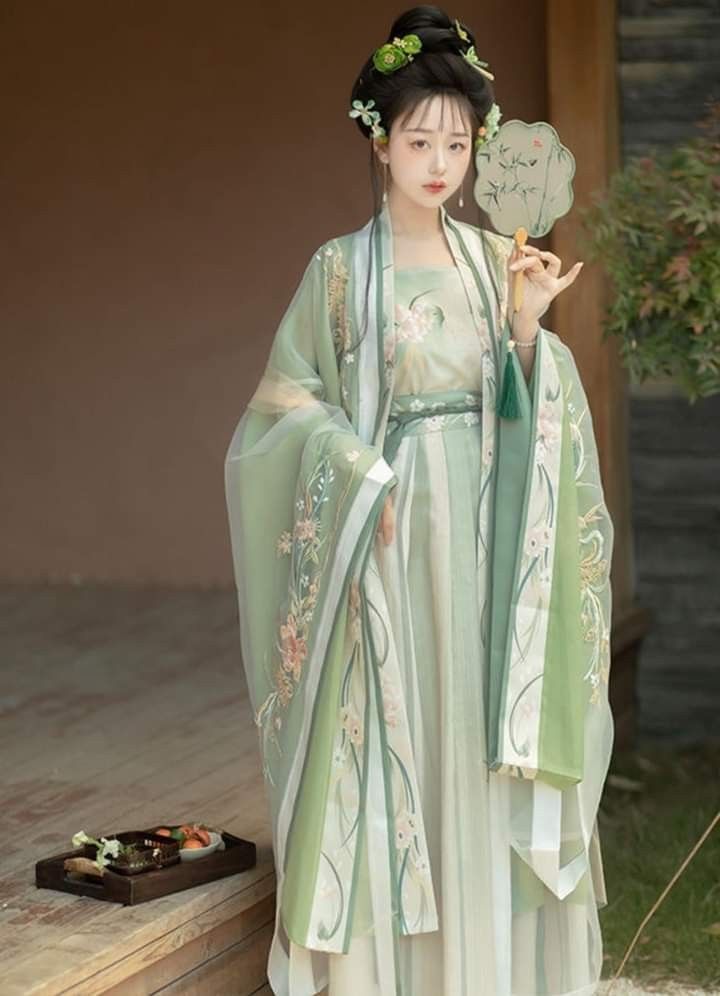 Reinventing the Cheongsam:The Modern Version of a Traditional Beauty for Modern Girls Reinventing the Cheongsam:The Modern Version of a Traditional Beauty for Modern Girls