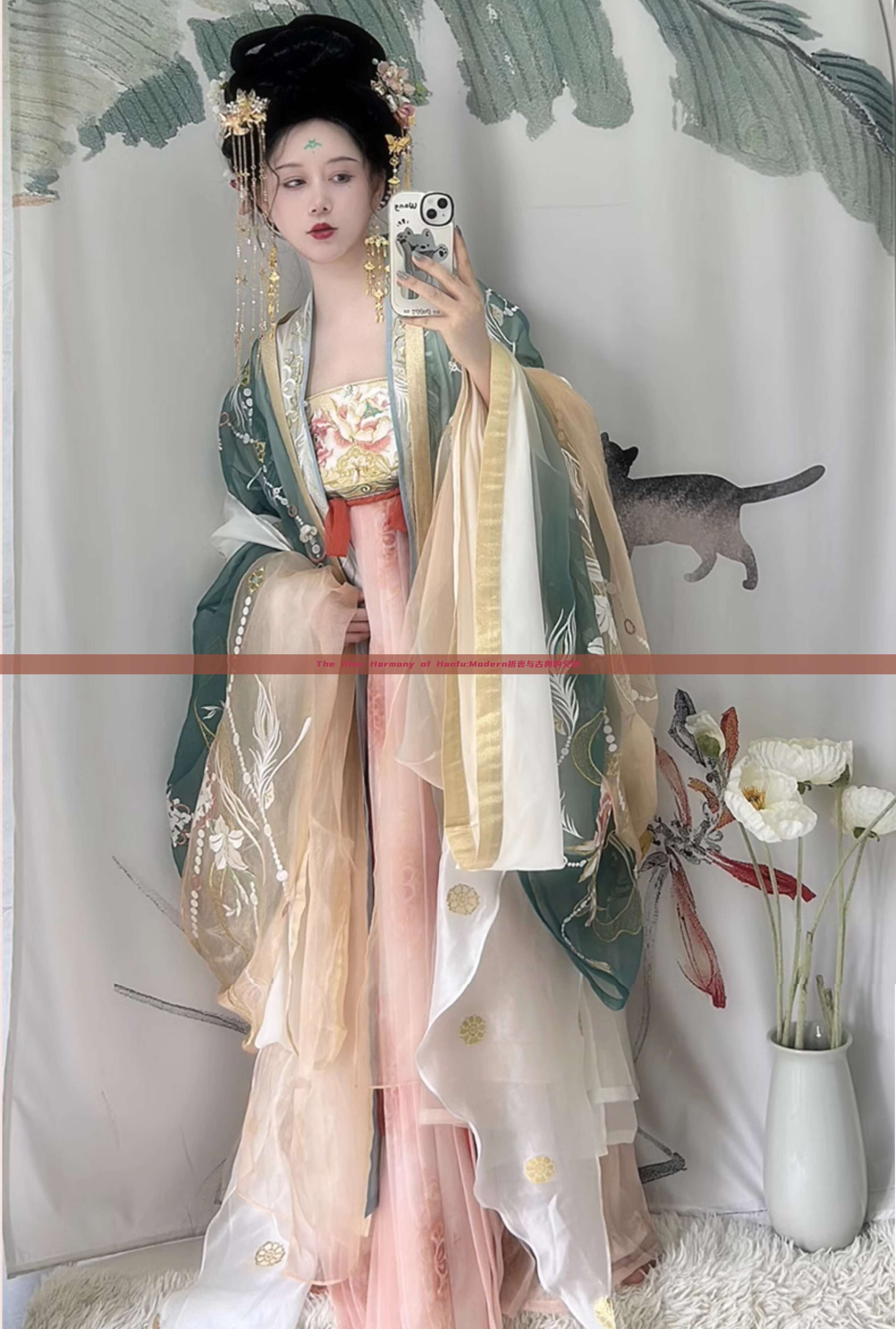 The Blue Harmony of Hanfu:Modern折衷与古典的交融 The Blue Harmony of Hanfu:Modern折衷与古典的交融