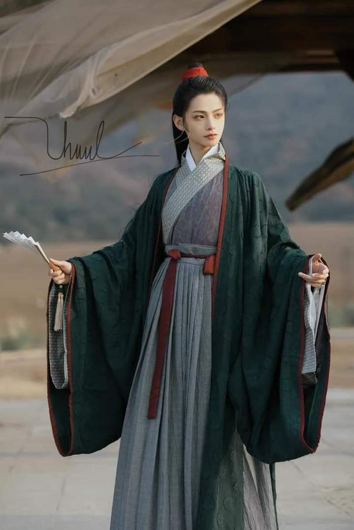 The Journey of a Young Child into the World of Hanfu:A Story of an Eleven-Year-Old