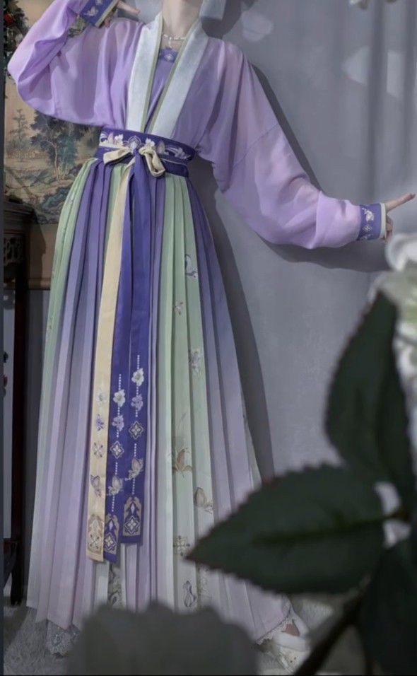 Vintage Cheongsam Elegance:The Allure of Shanghais Aristocratic Miss in the Republic Era Vintage Cheongsam Elegance:The Allure of Shanghais Aristocratic Miss in the Republic Era