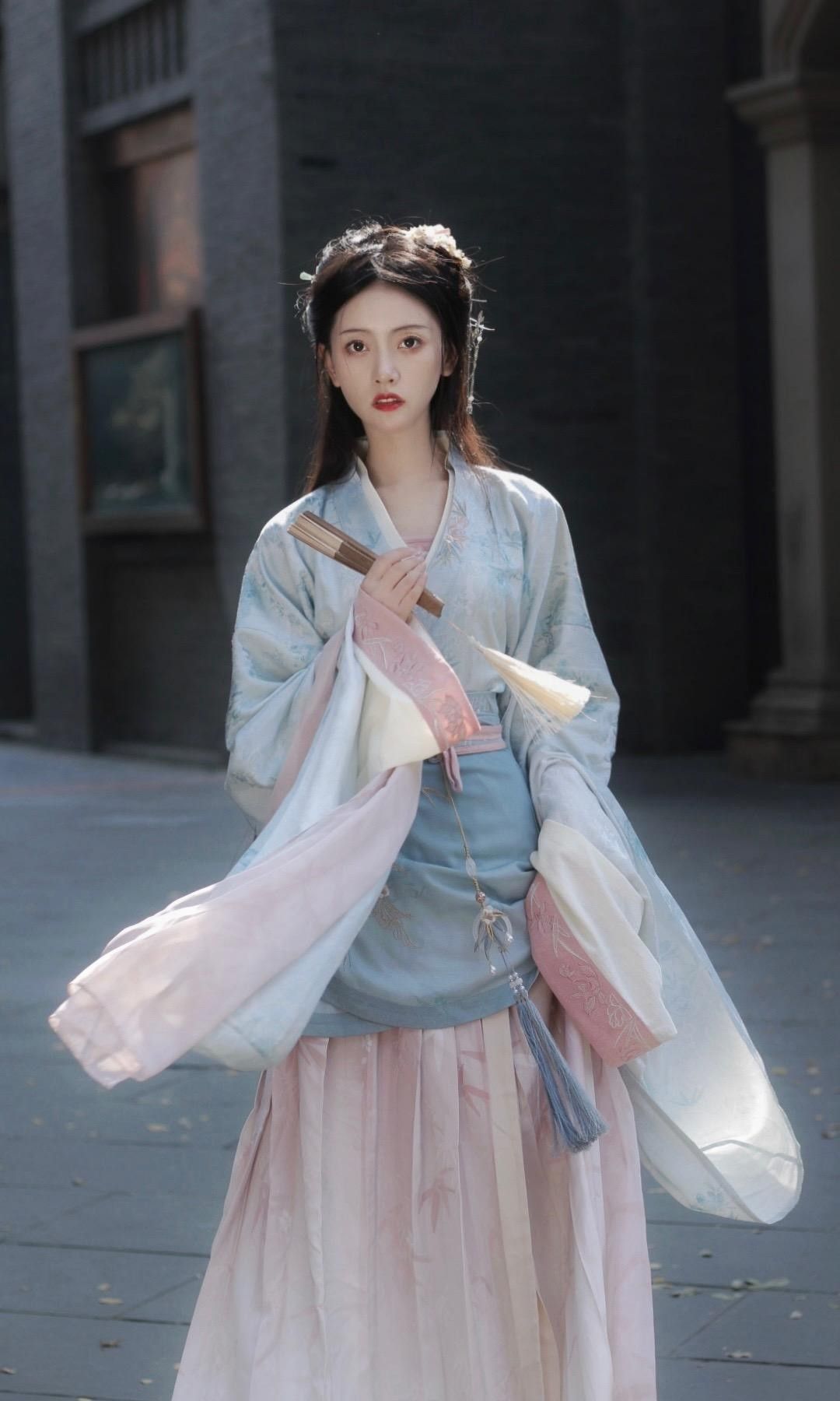 Childrens Hanfu Robes:The Charm of Little Shawls Childrens Hanfu Robes:The Charm of Little Shawls
