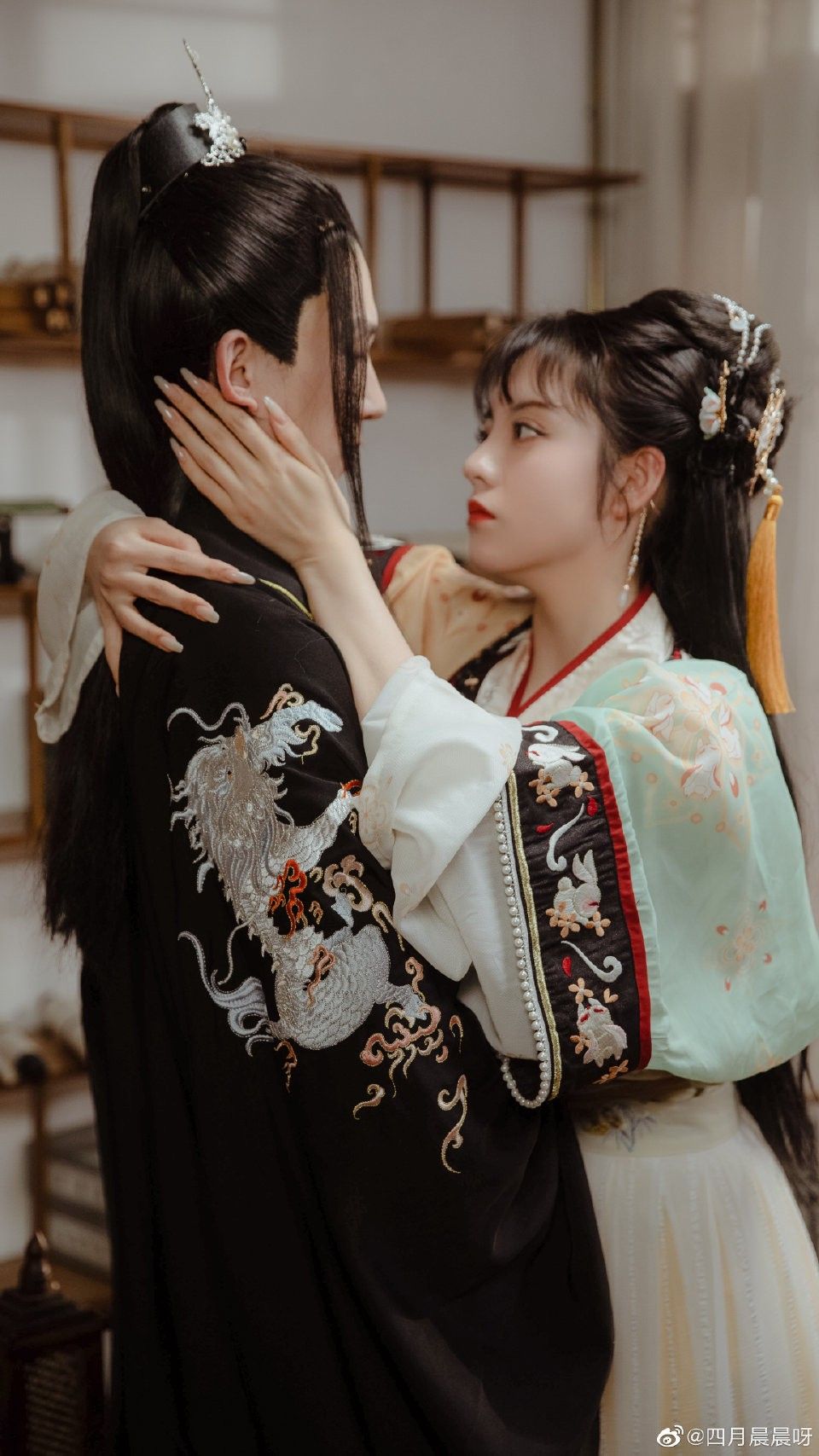Toast-worthy Elegance:Fitting the Perfect Bridal Gown and Cheongsam for a Petite Bride Toast-worthy Elegance:Fitting the Perfect Bridal Gown and Cheongsam for a Petite Bride