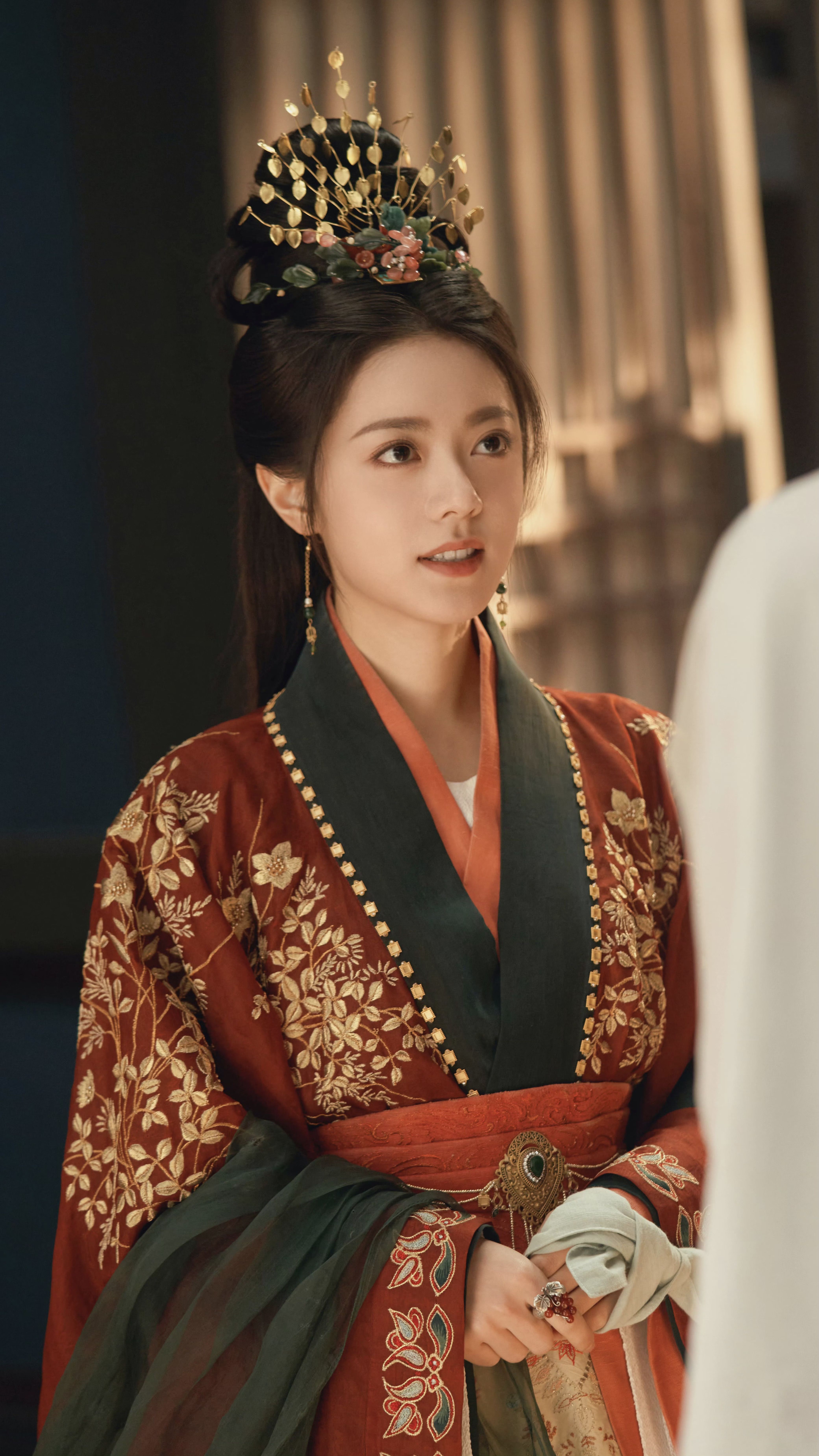 Reimagining the Cheongsam:Five Blossoms Embracing Traditional Elegance Reimagining the Cheongsam:Five Blossoms Embracing Traditional Elegance