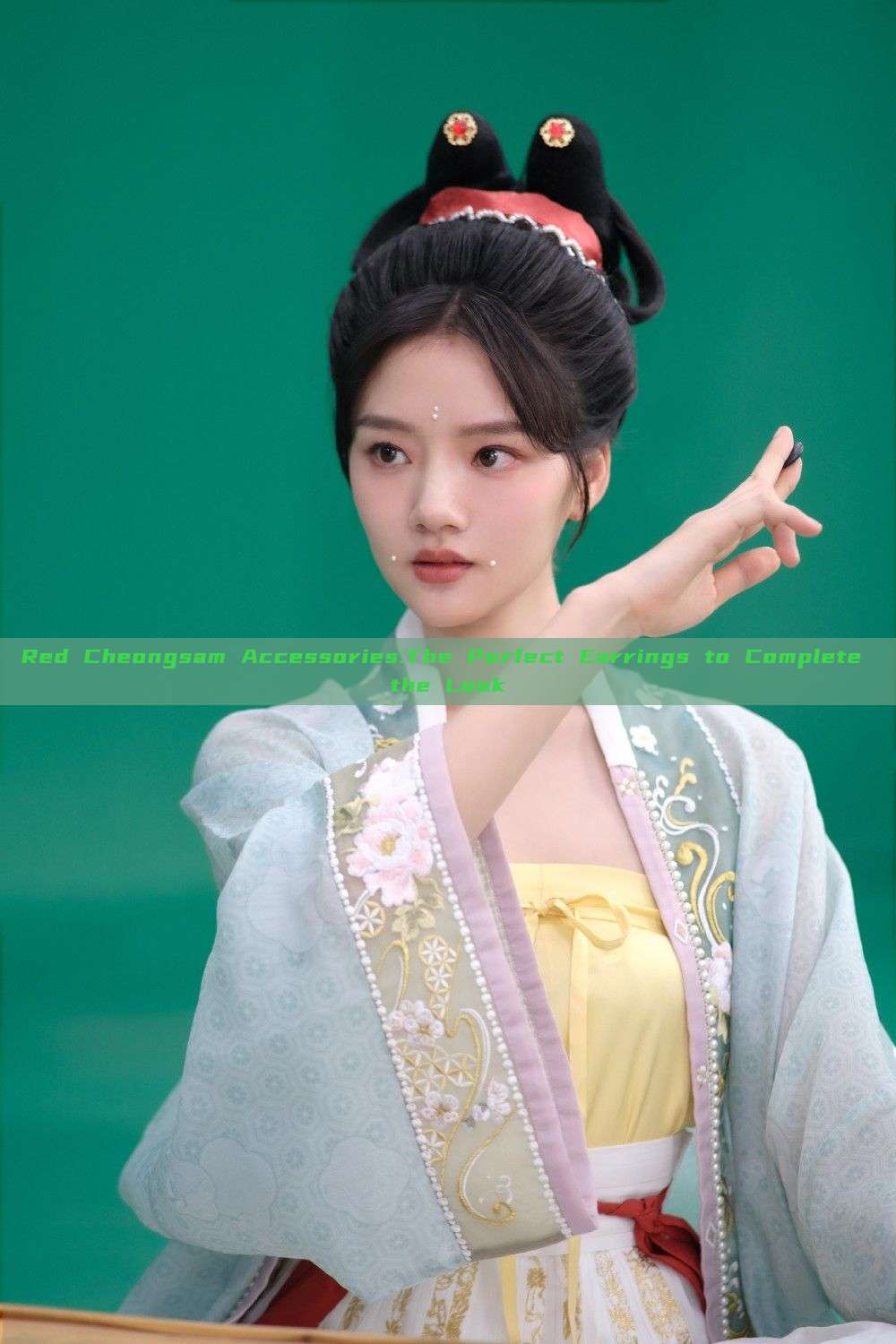 Red Cheongsam Accessories:The Perfect Earrings to Complete the Look Red Cheongsam Accessories:The Perfect Earrings to Complete the Look