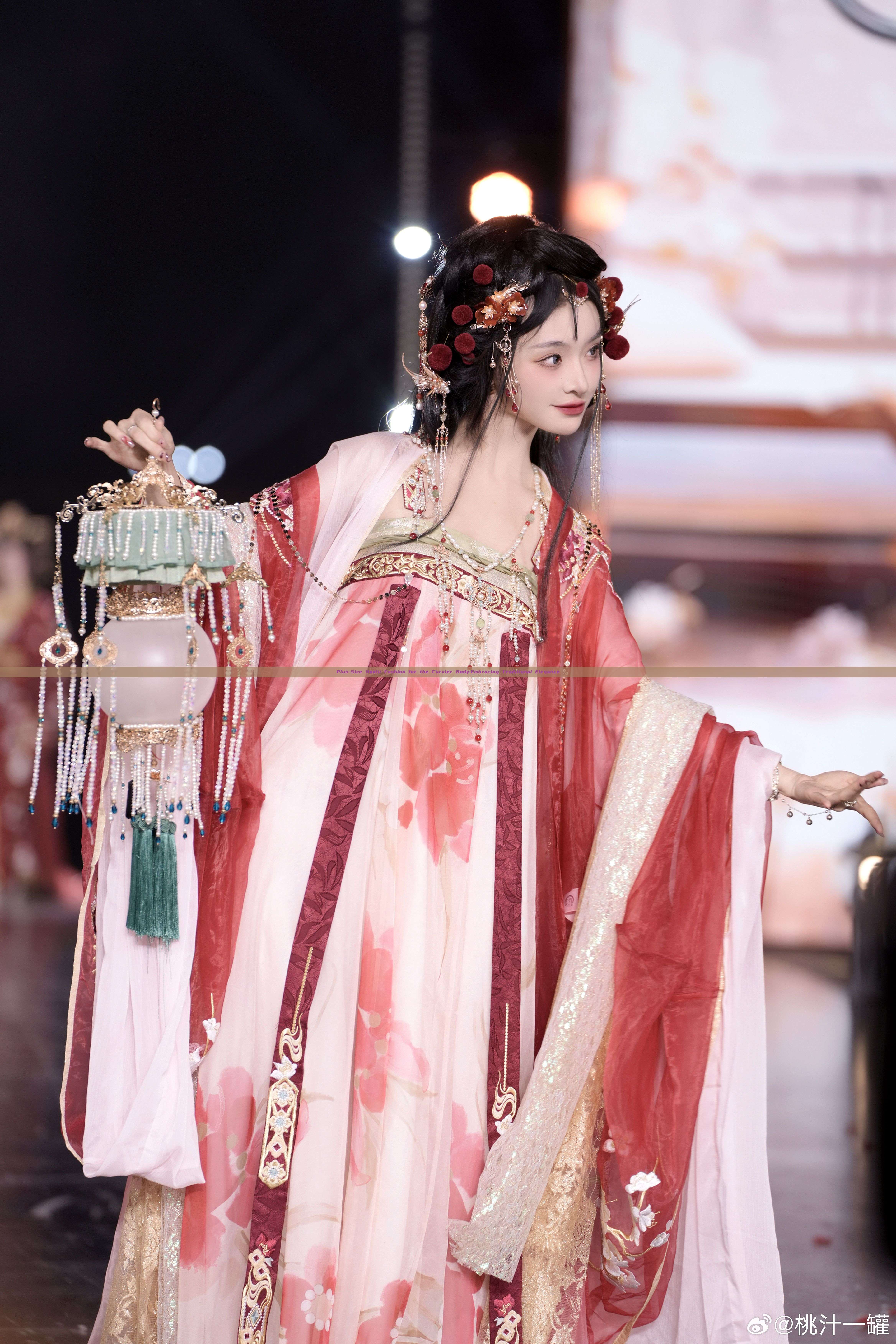 Plus-Size Hanfu Fashion for the Curvier Body:Embracing Traditional Elegance