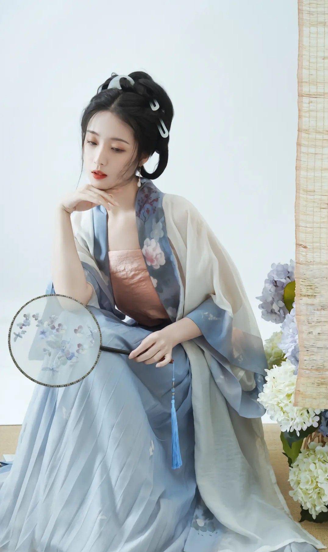 Seductive Short Cheongsam for a Nightclub Bed Seductive Short Cheongsam for a Nightclub Bed