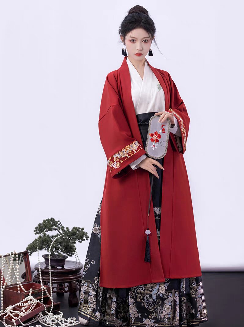 Embracing the Traditional:Plus-Size Modifications to Hanfu Fashion Embracing the Traditional:Plus-Size Modifications to Hanfu Fashion