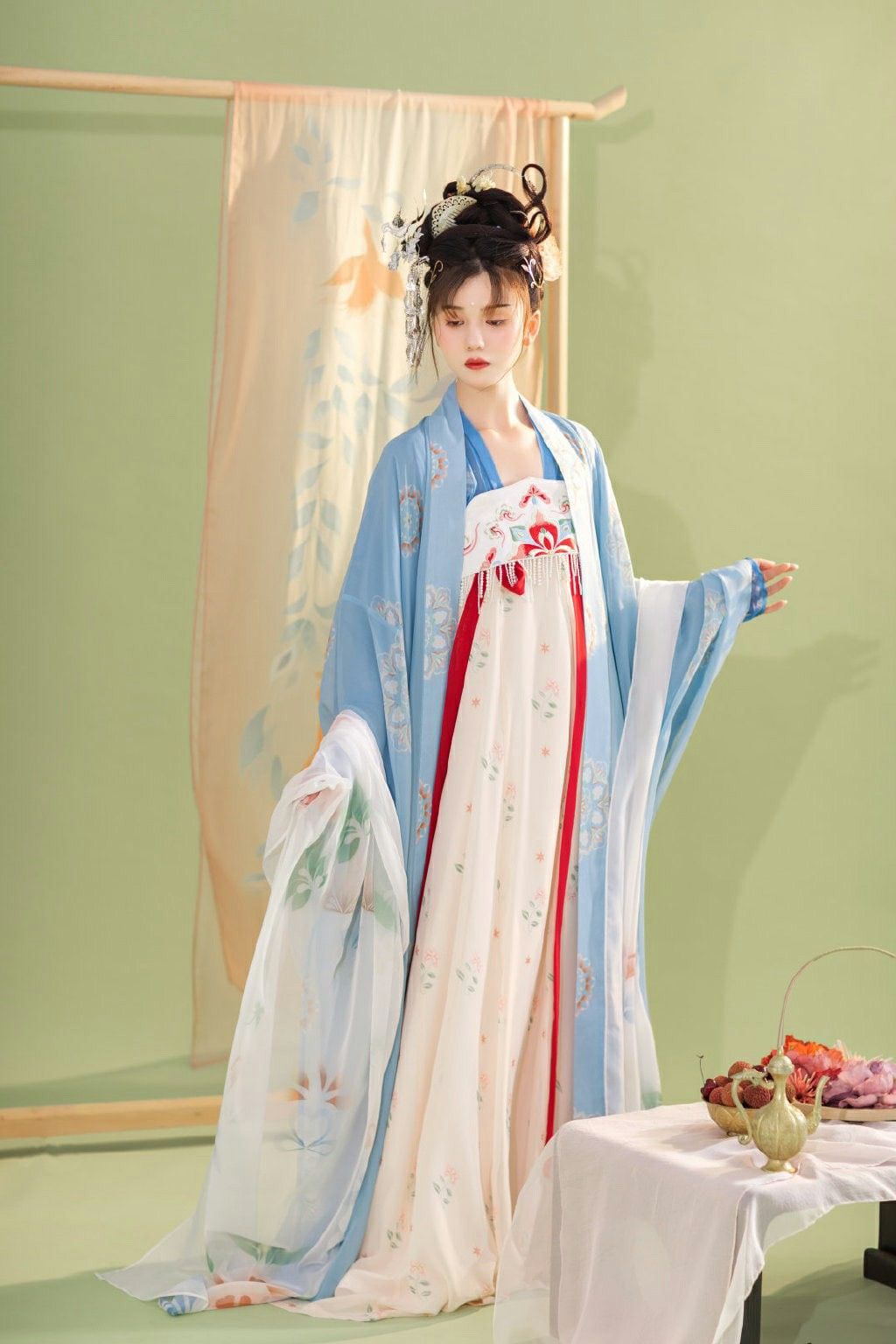 The Melody of the Pipa and the Elegance of Hanfu:A Cultural Journey The Melody of the Pipa and the Elegance of Hanfu:A Cultural Journey