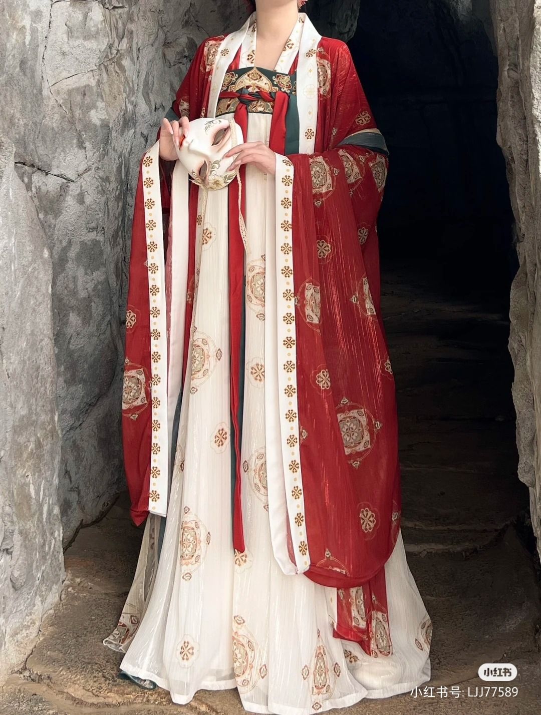 Ancient Charm in Summer:Fairy-like Girls Traditional Chinese Costume Ancient Charm in Summer:Fairy-like Girls Traditional Chinese Costume
