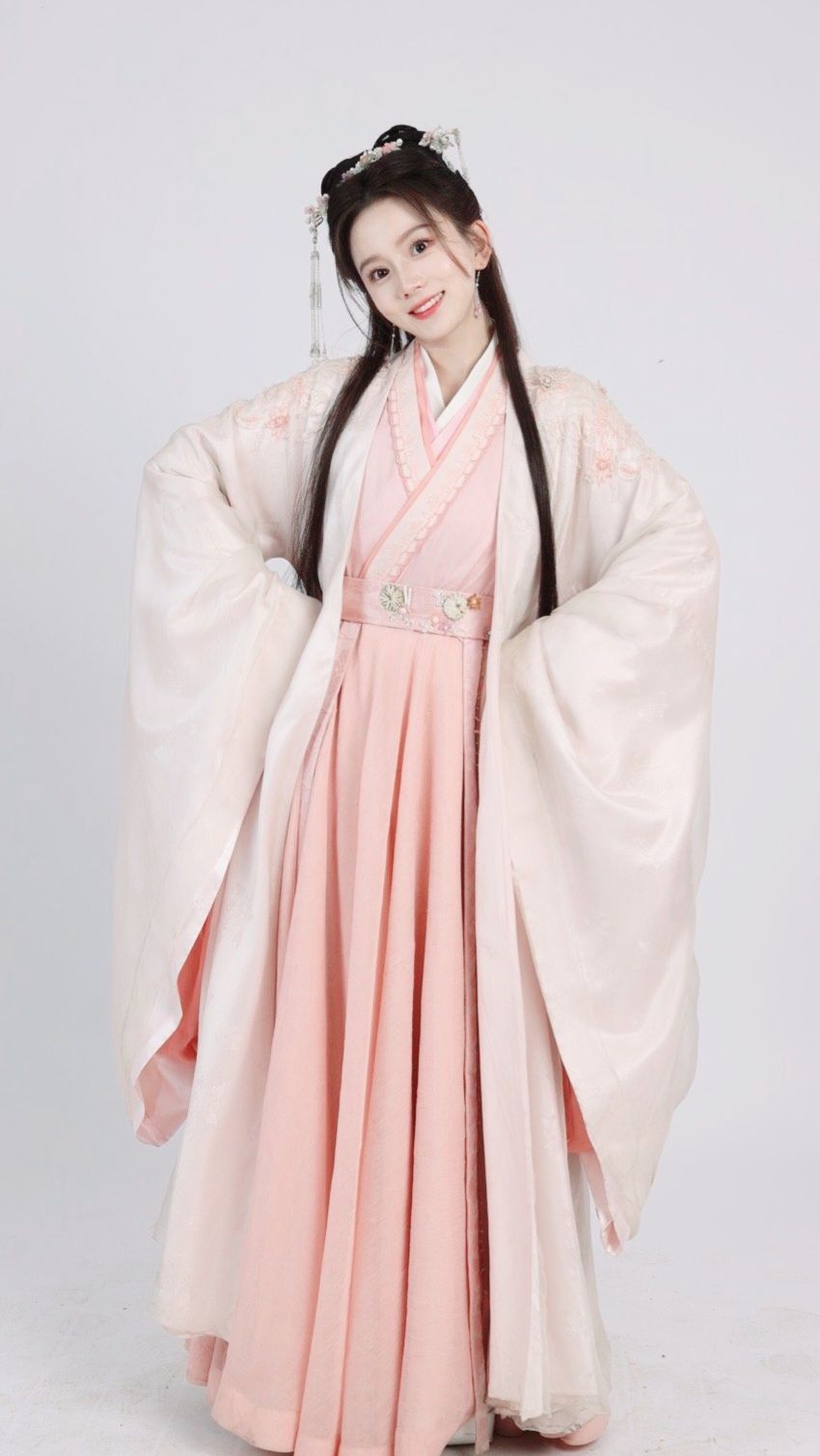 Starry Hanfu:The Aquarius and My Closest Confidante in the Realm of Zodiac Starry Hanfu:The Aquarius and My Closest Confidante in the Realm of Zodiac