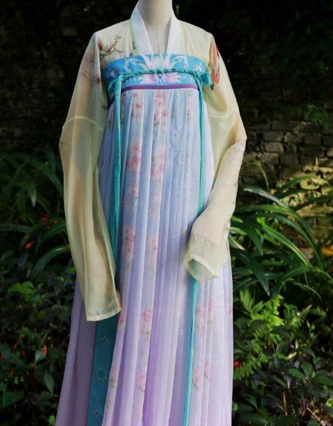 Summer Elegance in Hanfu Warrior Style:A Female Perspective on Traditional Chinese Fashion Summer Elegance in Hanfu Warrior Style:A Female Perspective on Traditional Chinese Fashion