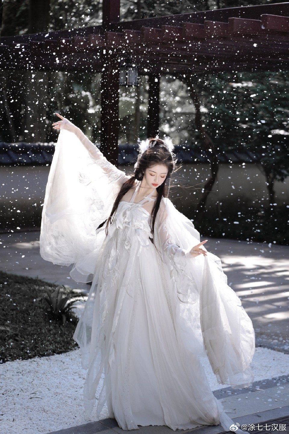 Fortune Bag Clothes:The Revival of Hanfu Traditional Chinese Fashion Fortune Bag Clothes:The Revival of Hanfu Traditional Chinese Fashion