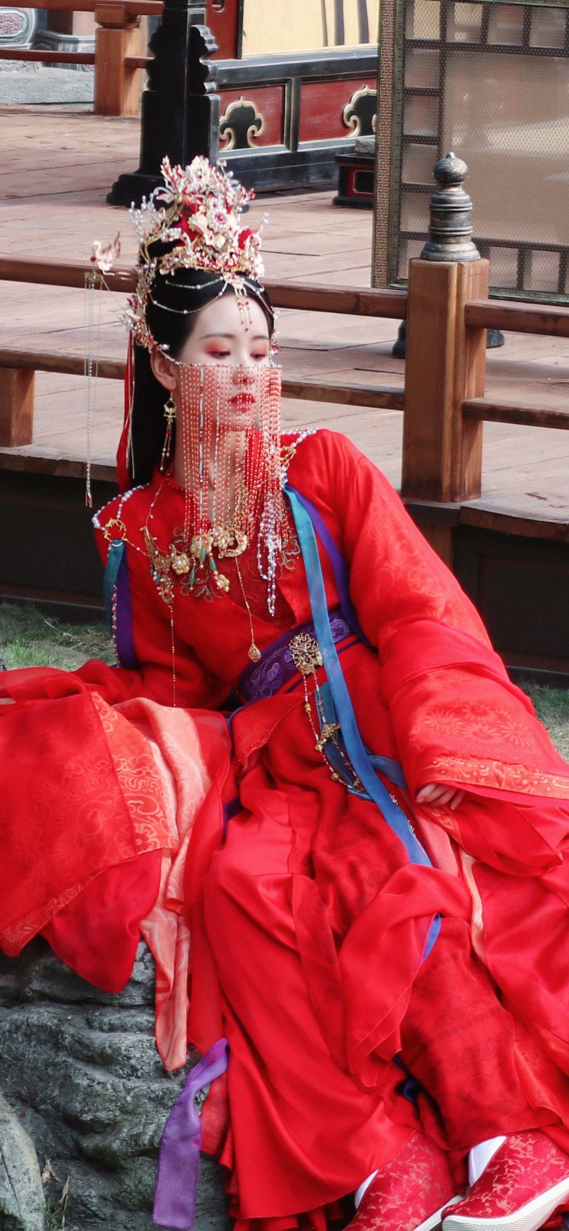 The Splendor of Hanfu Robes:The Elegance of the Oversized Sleeve and Floor-Sweeping Cheongsam The Splendor of Hanfu Robes:The Elegance of the Oversized Sleeve and Floor-Sweeping Cheongsam