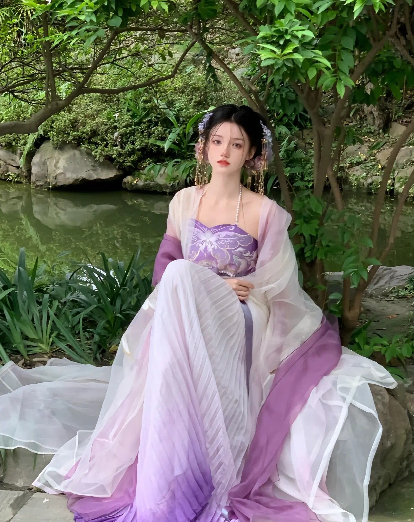 Seductive Charm of Cheongsam:Unveiling the Erotic Elegance of Traditional Chinese Dress