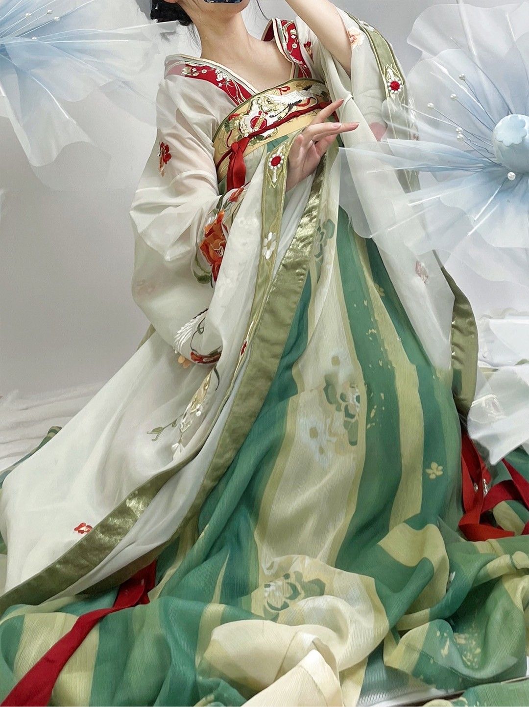 Modern Chic in Traditional Style:The Evolution of Qipao Dress Modern Chic in Traditional Style:The Evolution of Qipao Dress