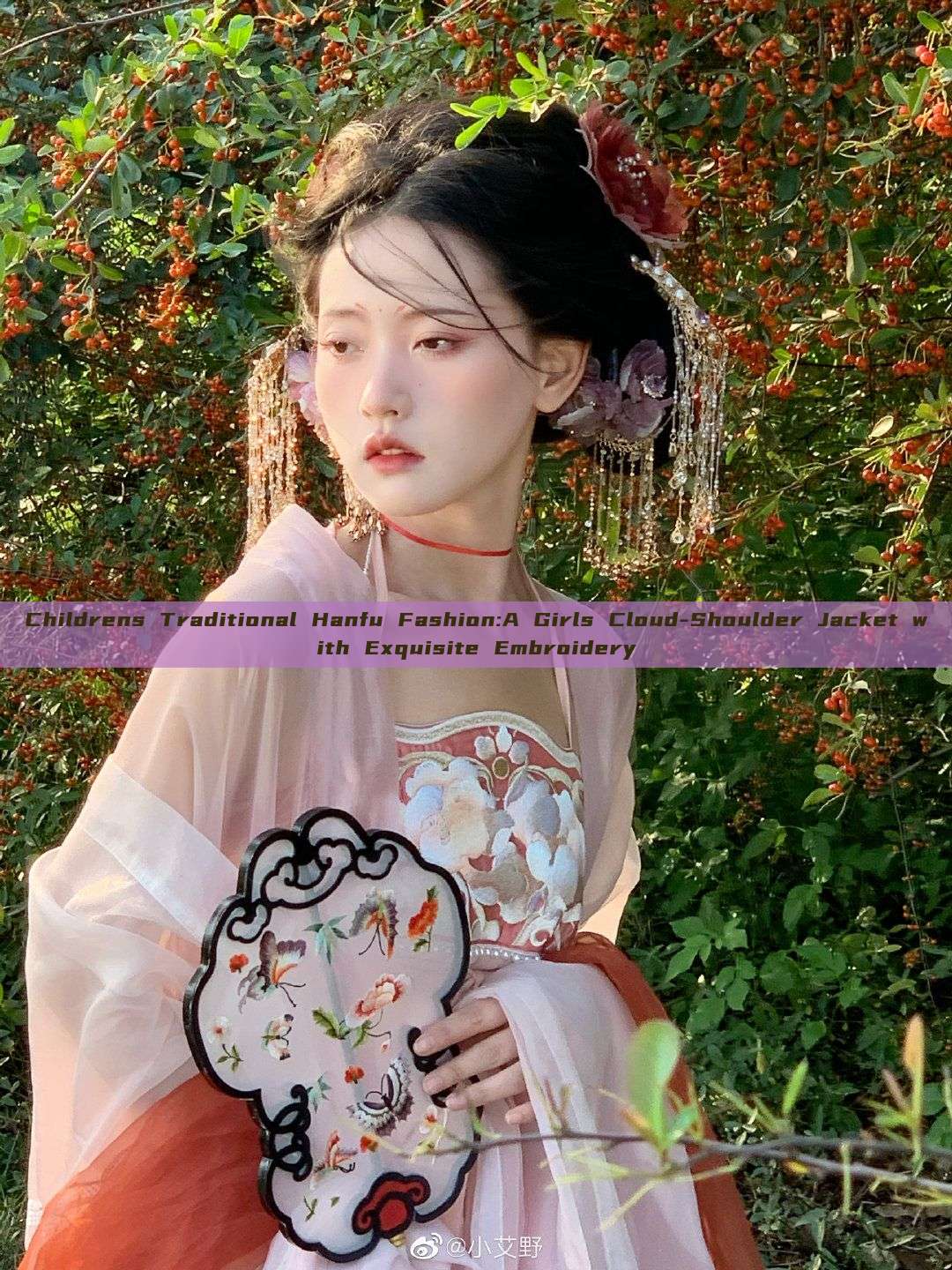 Childrens Traditional Hanfu Fashion:A Girls Cloud-Shoulder Jacket with Exquisite Embroidery