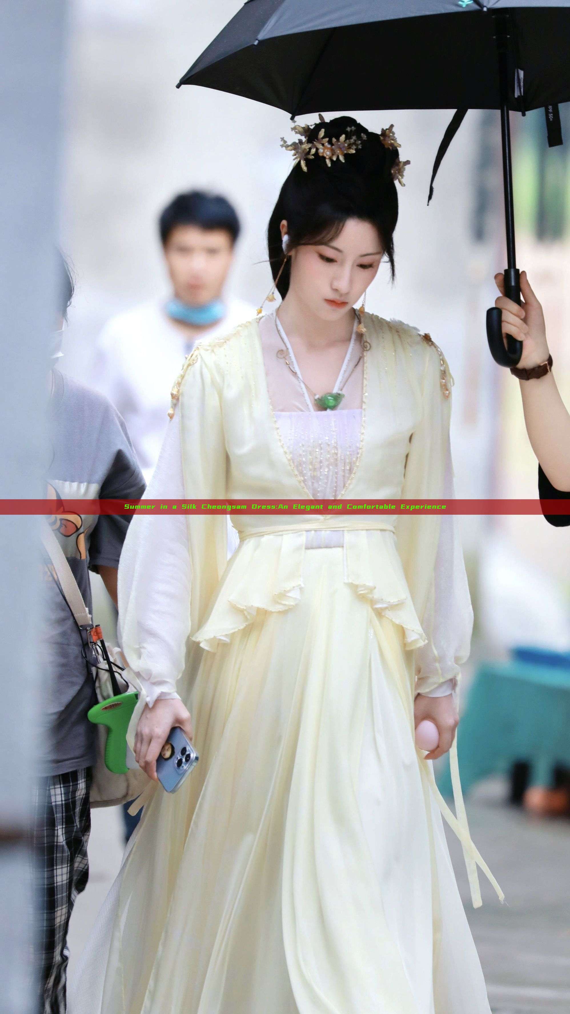 Summer in a Silk Cheongsam Dress:An Elegant and Comfortable Experience