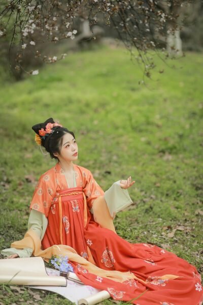 Embracing Summer with Enhanced Cheongsam Skirts Embracing Summer with Enhanced Cheongsam Skirts