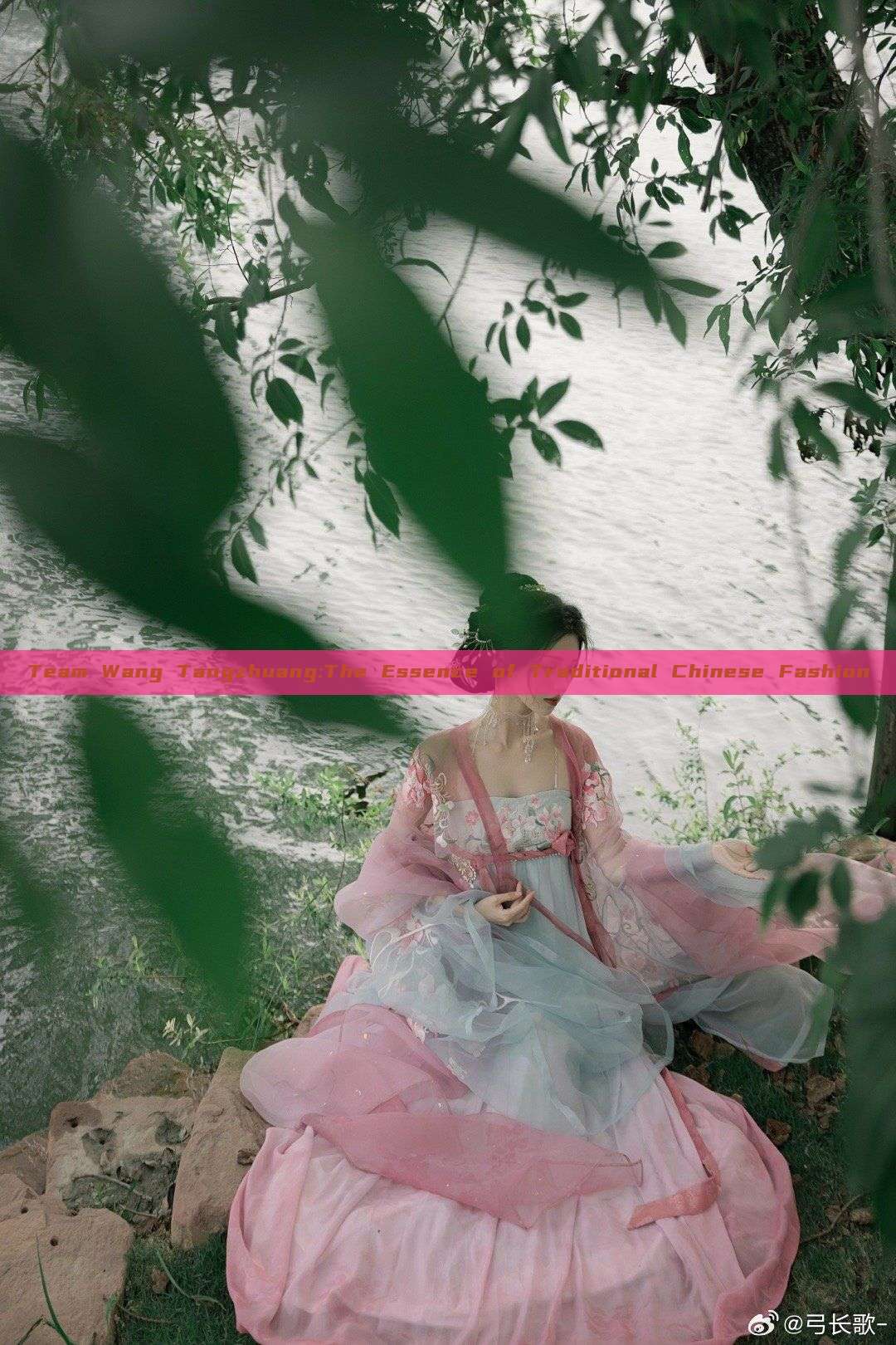 Team Wang Tangzhuang:The Essence of Traditional Chinese Fashion Team Wang Tangzhuang:The Essence of Traditional Chinese Fashion